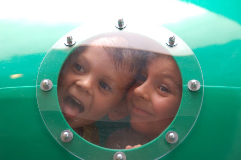 Rutsche Fenster Kinderneu 800x532