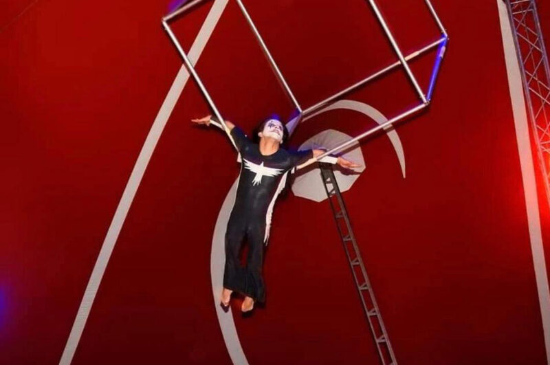 (c) Super Circus Simoneit ARON