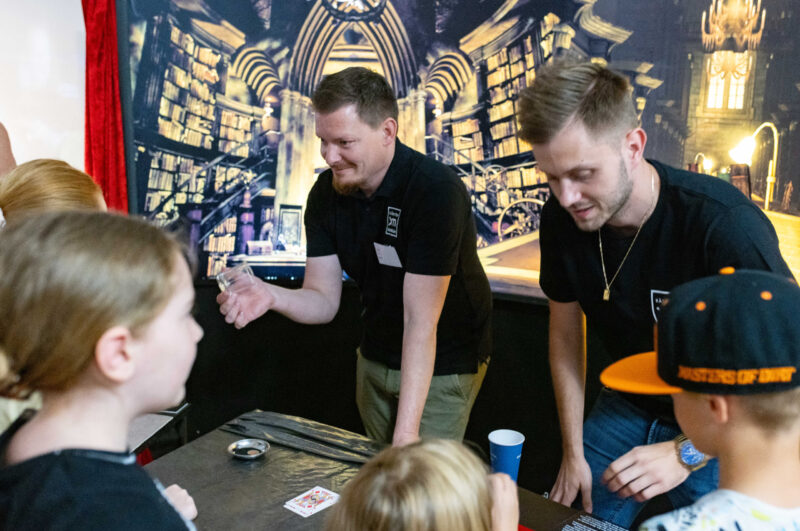 (c) KM, W. Handler (c) KM, W. Handler