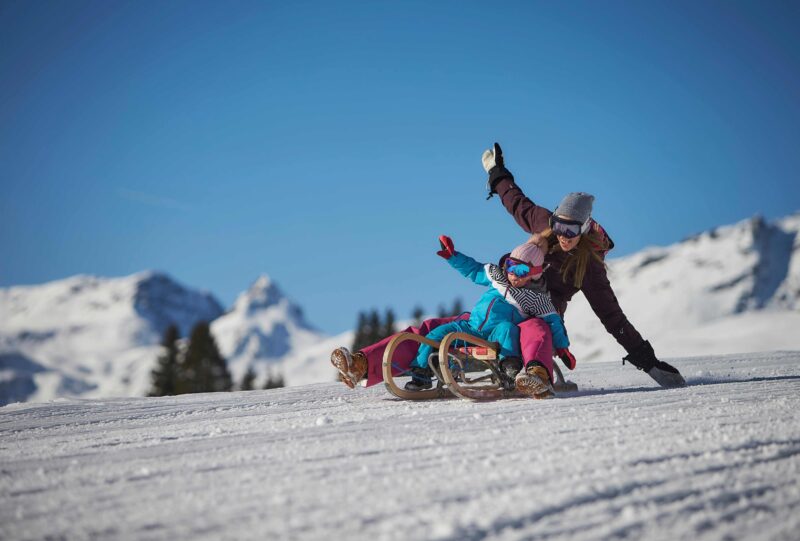 klein Rodeln Tobogganing 800x541