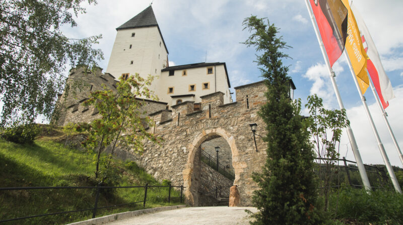 Burg Mauterndorf2 c Salzburger Burgen und Schloessern 1535 800x448