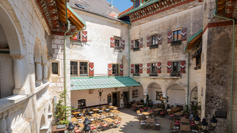 Burghof Bearbeitet c Burg Plankenstein 1535x860 800x448