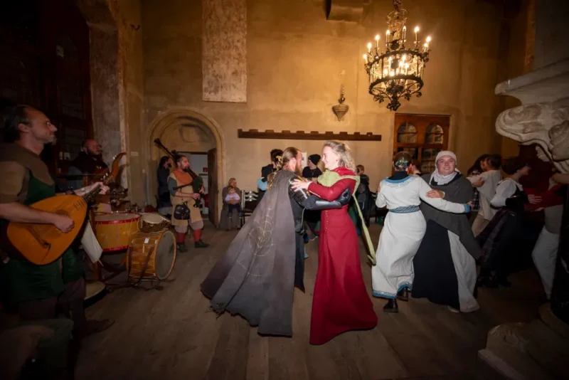 FiGrue Mittelalterfest 24 0675 c AgnesT.Ackerl 1024x684 Tanz im Rittersaal 800x534